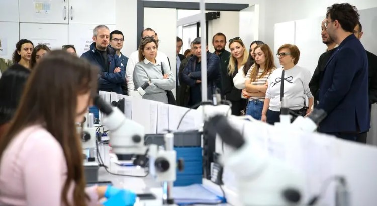 Sağlıkta Yerlileşme Hamlesi: Diş Hekimleri Yerli Tıbbi Cihaz Üretim Tesislerini İnceledi