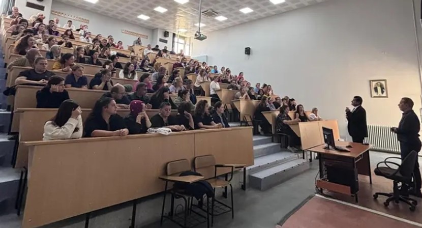 Sağlık Araştırma ve Uygulama Merkezinde İletişim Eğitimi: Hastane Çalışanlarına Beden Dili ve Etkili İletişim Semineri