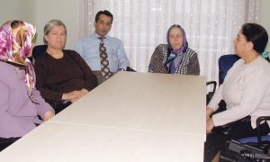 Devlet, psikiyatri hastasını ailesiyle birlikte rehabilite ediyor