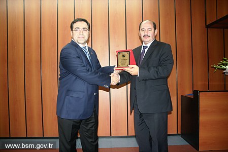 Dr. Özcan Akan, düzenlenen bir törenle Sağlık Müdürlüğü görevini teslim aldı