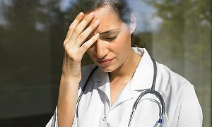 Sağlık çalışanları 16 kat daha fazla stres yaşıyor