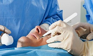 Doktorun ısırdığı kulak dikilemedi