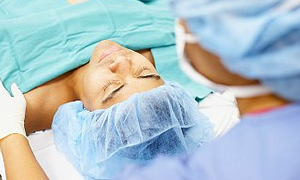 ‘Kafatası açmadan’ ameliyatın incelikleri Endoskopi Kursu’nda