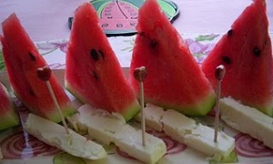 Peynirle beraber yenilen karpuz aşırı kilo yapıyor