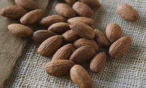 Badem tüket sağlıklı kal