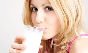 Günde iki bardak light süt içmek yüksek tansiyondan koruyor
