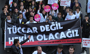 Sağlık çalışanları süresiz greve hazırlanıyor