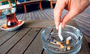 Günde bir paket sigara içmek, katarakt riskini artırıyor