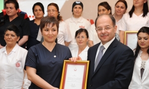 Yılın Hemşire ve Ebeleri Ankara’da ödüllerini aldı