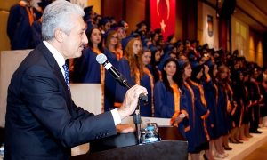 Acıbadem Üniversitesi'nde 127 genç mezuniyet sevincini yaşadı