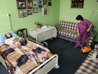 Yatağa bağımlı hastalara 'evde berber hizmeti'