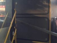 Demir çubuklar yolculara ok gibi saplandı