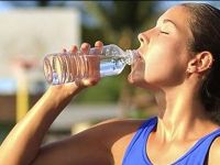 'Yaz aylarında cilt sağlığı için su tüketin'