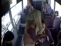 Otobüs şoförü, rahatsızlanan kadını hastaneye yetiştirdi
