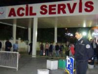 Acil servis önünde, boşandığı karısının kocasını bıçakladı