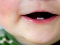 Bebeğinizin dişlerini güçlendirmenin yolları