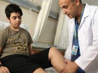 Saatlerce oyun konsolu oynayan çocuğun bacak damarı tıkandı