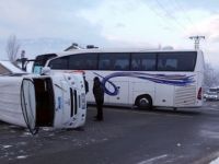 Öğrencisi servisi ile yolcu otobüsü çarpıştı: 18 öğrenci yaralı