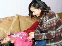 İzmirli doktor, Hakkari'de günde 90 hasta bakıp, yılda 100 hastaya evde fizik tedavi yapıyor