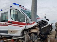 Hasta taşıyan ambulans kaza yaptı: 4 yaralı
