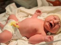 On aylık bebek iki ameliyatla hayata tutundu