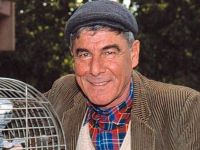 Bizimkiler dizisinin ünlü oyuncusu Ercan Yazgan hayatını kaybetti