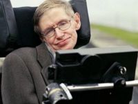Stephen Hawking hayatını kaybetti