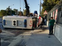 Bakırköy'de ambulans kaza yaptı: 3 sağlık görevlisi yaralandı