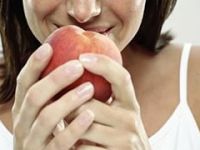 Dikkat! yaz meyveleri diş sağlınızı etkiliyor
