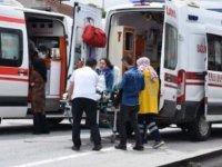 Ambulansla hafif ticari araç çarpıştı: 6 yaralandı