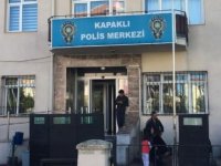 Şizofreni hastası zanlı, karakolda polis memurunu bıçakladı