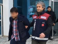 Polise yakalanmamak için hastane koridorunda saklandı