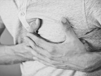 Kovid-19 hastalığını geçirenlere kalple ilgili şikayetleri yakından izlemeleri öneriliyor