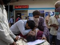 Hindistan’da Kovid-19 salgınında son 24 saatte 2 bin 887 kişi öldü
