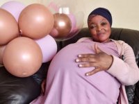 Rekortmen annenin tek doğumda dünyaya getirdiği 10 bebek hayat mücadelesi veriyor