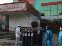 Türk Kızılaydan Afganistan'da Kovid-19 hastalarına oksijen tüpü desteği