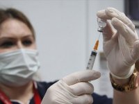 Manisa'da organize sanayi bölgesinde çalışanlara Kovid-19 aşıları yapılıyor