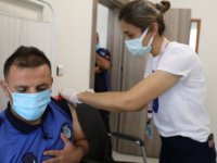 Kayseri'de belediye personeline Kovid-19 aşısı yapımı başladı