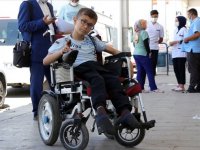 Hikayesini AA'nın duyurduğu engelli Muhammed tedavisi için Samsun'a yola çıktı