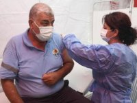 Adana'da belediye çalışanlarına Kovid-19 aşıları yapılıyor