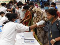 Hindistan'da Kovid-19 salgınında tedavisi süren hasta sayısı azalmaya devam ediyor