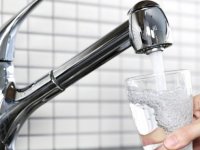 İzmir İl Sağlık Müdürlüğü, şikayetler nedeniyle şebeke suyu analizi için 18 noktadan numune aldı