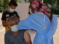 Gaziantep'te 4 kez Kovid-19 aşısı için randevu alıp korkudan gitmeyen kişiyi 12 yaşındaki oğlu ikna etti