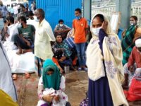 Delta varyantının yayıldığı Bangladeş'te Kurban Bayramı’nda kısıtlamaların gevşetilmesi endişelere yol açtı