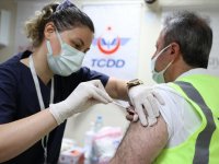 Yenikapı Marmaray İstasyonu'nda Kovid-19 aşı uygulanmasına başlandı