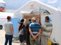 Yozgat'ta Cumhuriyet Meydanı ve terminale Kovid-19 aşı çadırı kuruldu