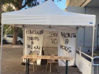 Fransa’da aşı karşıtları Kovid-19 aşı merkezini hedef aldı