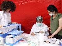 Sağlıkçılar doğu ve güneydoğuda Kovid-19 aşısında ön yargıları yıkmak için mesailerini artırdı