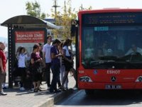 İzmir'de sağlıkçılar, ücretsiz ulaşım ve otopark uygulamasının 31 Aralık'a kadar uzatılmasını talep etti