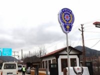 Amasya'da sağlık ekipleri, polis uygulama noktasında isteyenlere Kovid-19 aşısı yapıyor